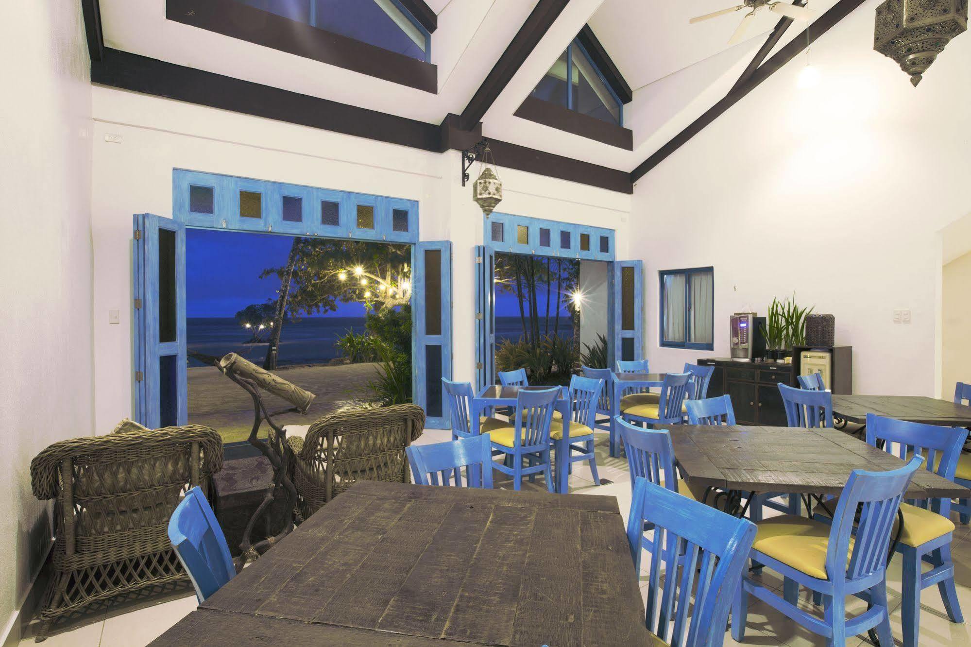 Microtel By Wyndham Puerto Princesa Exterior foto
